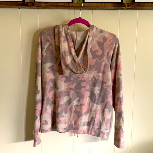 New Light Camouflage Hoodie Sweater By Almost Famous Size Large - Picture 4 of 5